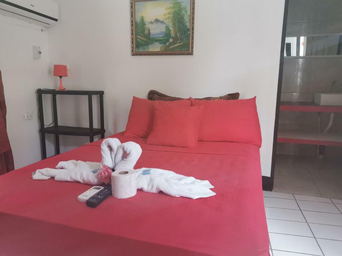 Отель Cabinas Cafe Del Mar Мануэль-Антонио Экстерьер фото